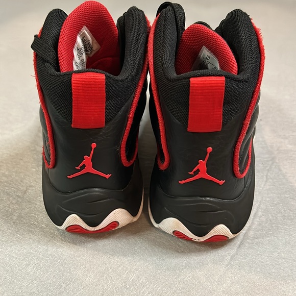 Nike Air Jordan Pro Strong Bred Black University Red DC7911-061 Kids Size 4Y - Picture 4 of 13